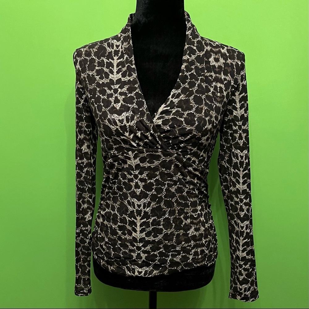 Kenneth Cole sheer Long Sleeved Cheetah Print vneck Top, Size Xs